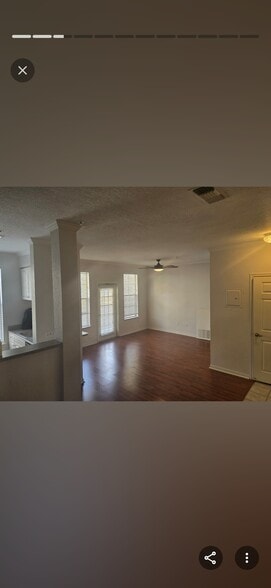 Building Photo - 860 N Orange Ave