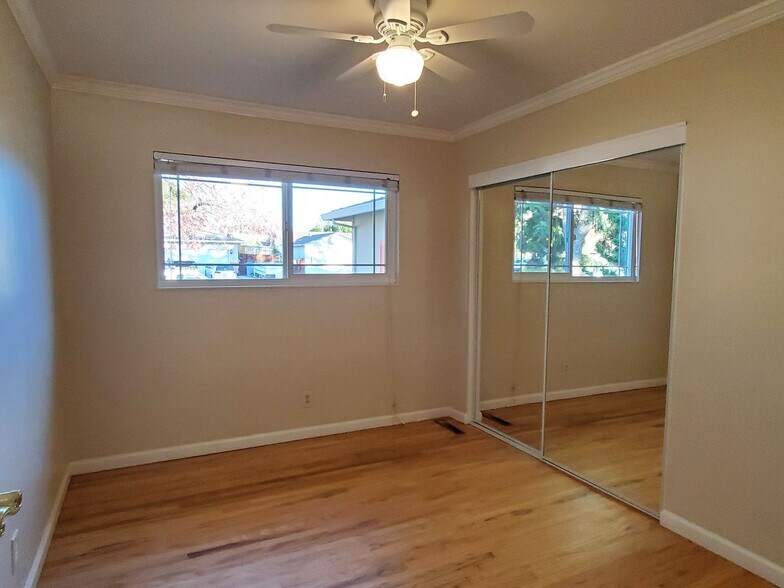 Building Photo - 6211 Cloverhill Dr
