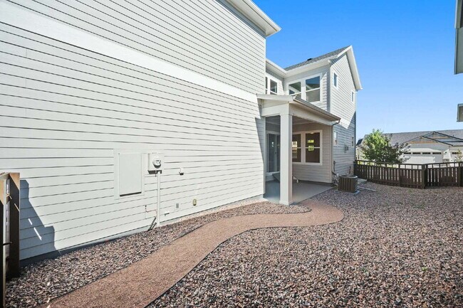 Building Photo - Modern 4 Bedroom, 2 Bathroom Westside Home with Balcony Views of Garden of the Gods!