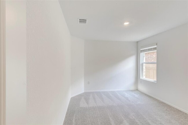 Building Photo - 105 Imola St
