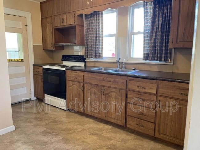 Building Photo - 721 SW Park Ln