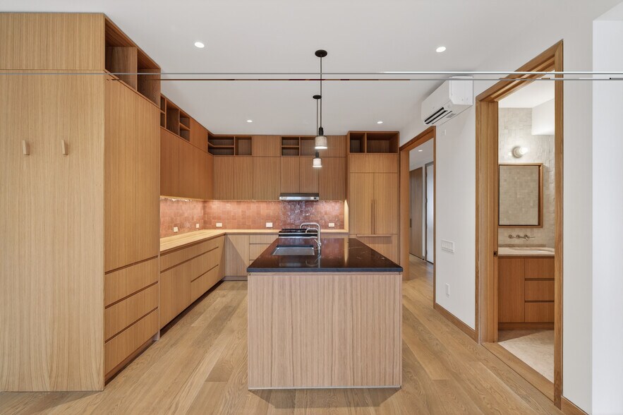 Building Photo - 316 Wall St