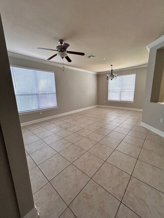 Building Photo - 5206 Lone Pine Ln