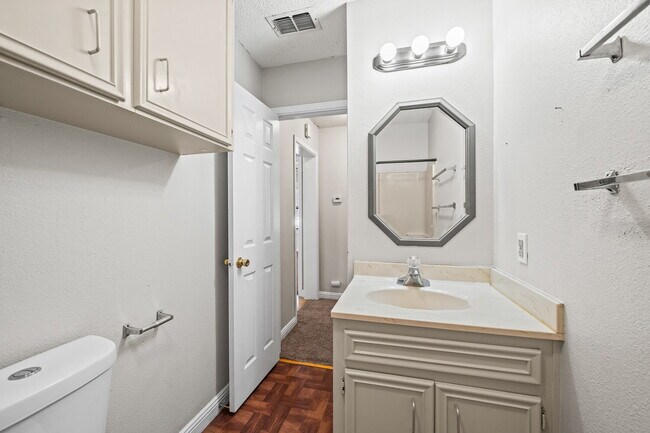 Building Photo - Cozy Home with Bonus Room, Minutes from TTU