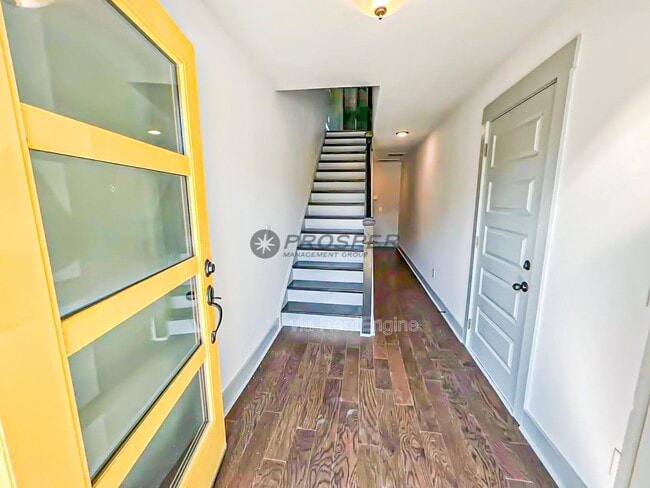 Building Photo - 1806 Orangeburg St