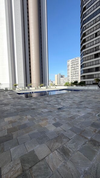 Building Photo - 2499 Kapiolani Blvd