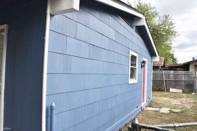 Building Photo - 3 br, 1 bath House - 6310 Brownleaf St