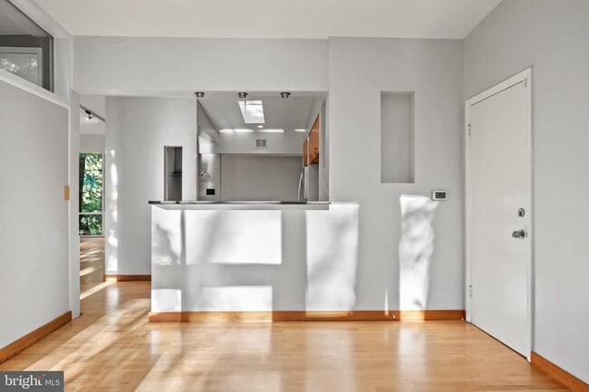 Building Photo - 2227 Glasgow Rd