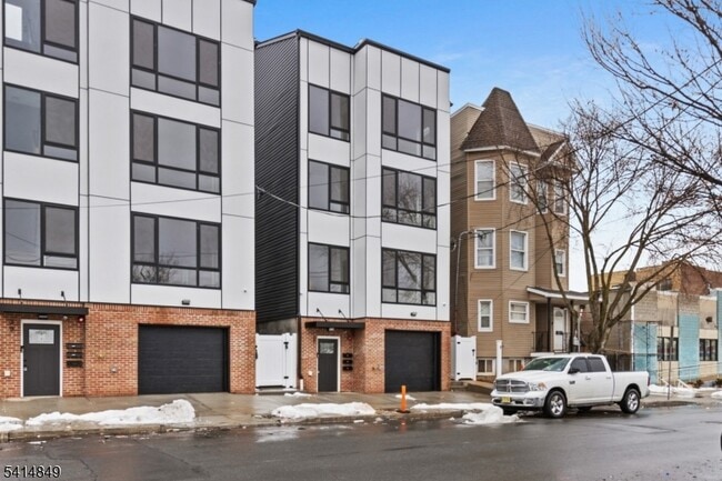 Building Photo - 37 S 7th St