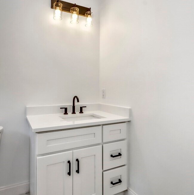 Building Photo - 60 Johnswood Rd