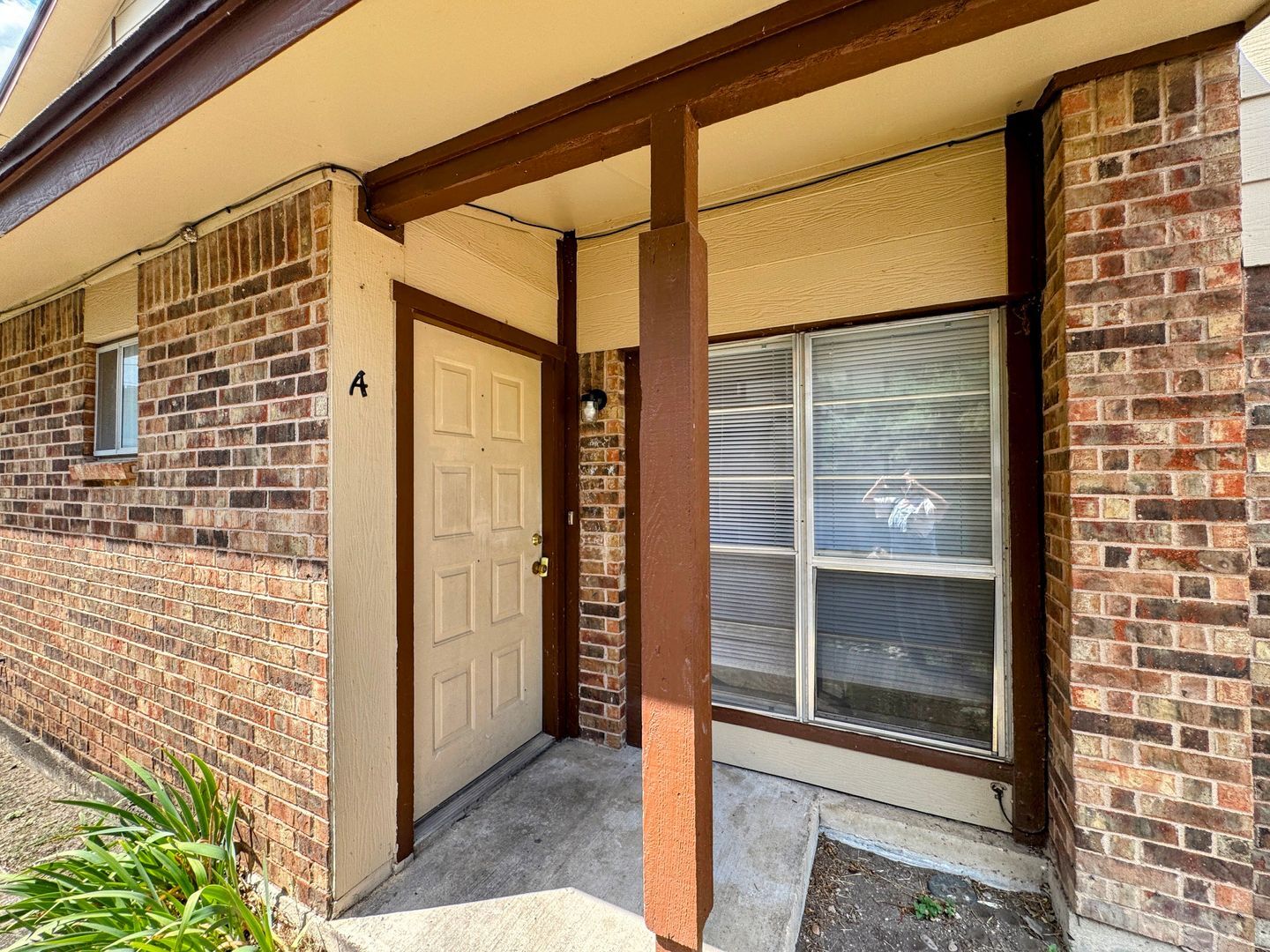 Building Photo - 3002 Chaucer Dr