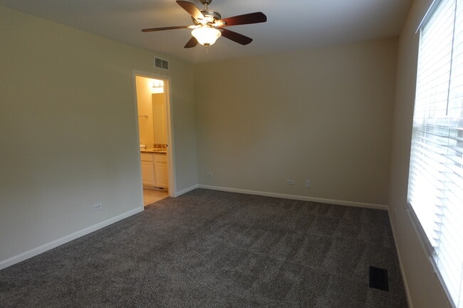Building Photo - 2244 Flagstone Ln