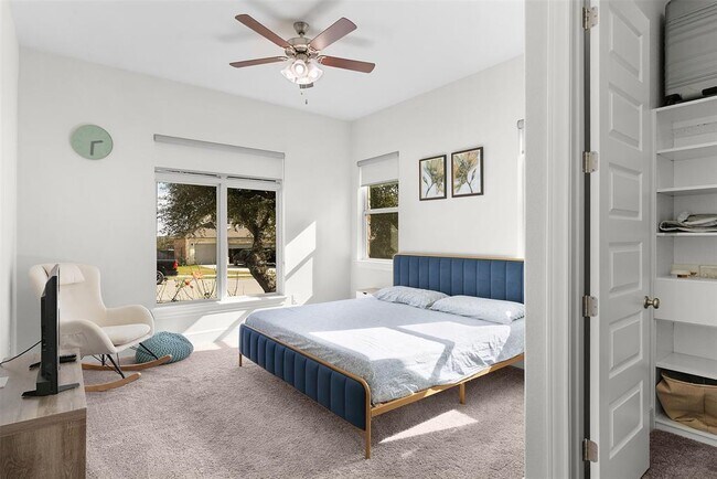 Building Photo - 3203 Scenic Valley Dr