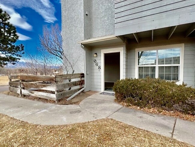 Building Photo - 2 Bed/1 Bath Condo with Mountain Views at ...