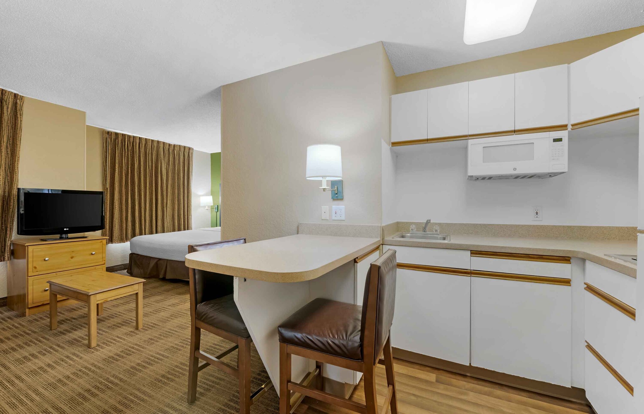 Building Photo - Furnished Studio-Orlando - Southpark - Equ...