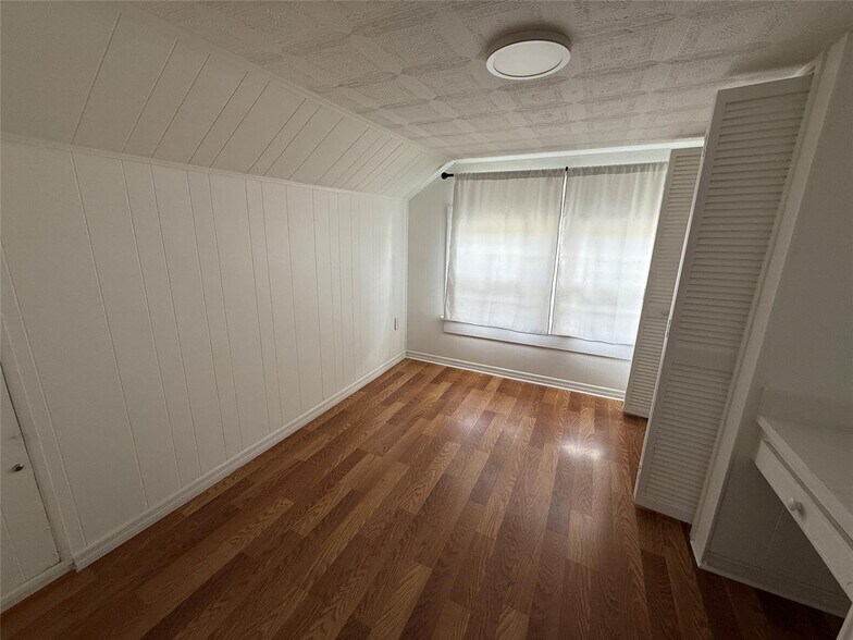 Building Photo - 5025 SW 64th Ave