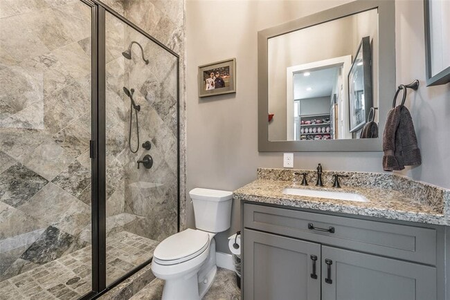 Building Photo - 127 5th St