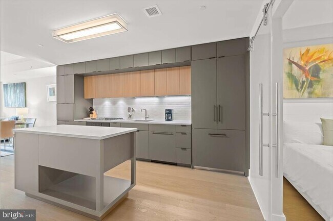 Building Photo - 40 N Street NE Unit (2 BEDROOM)