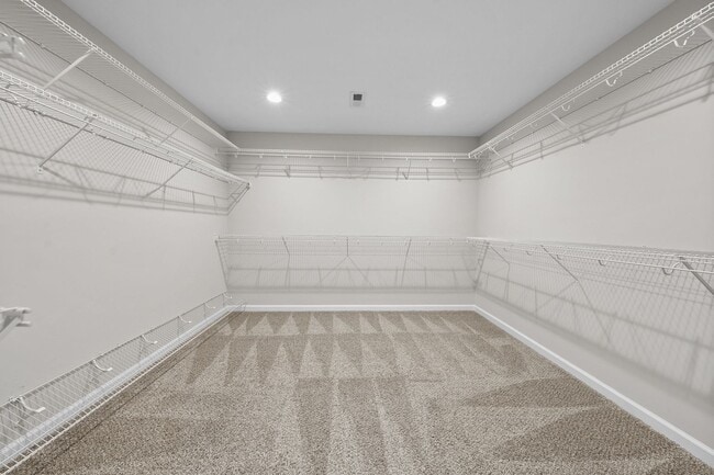 Building Photo - Pet Friendly Four Bedroom!