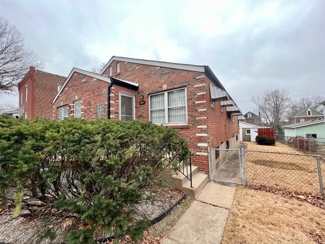 Building Photo - 6152 Victoria Ave