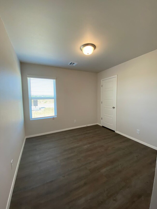 Building Photo - *Pre-leasing* Four Bedroom | Two Bath Home...