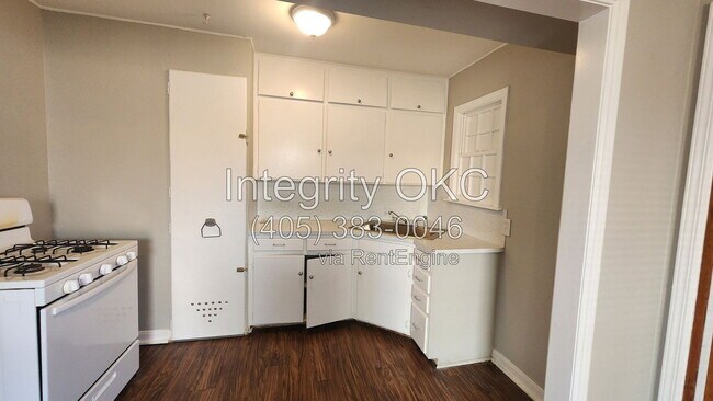 Building Photo - 409 N Key Blvd
