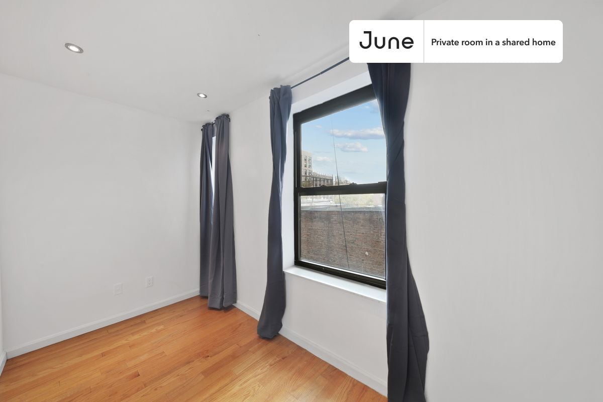 Building Photo - Room in Shared 3 bed/1 bath home