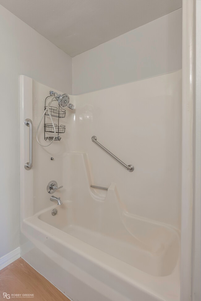 Building Photo - 10048 Alondra St