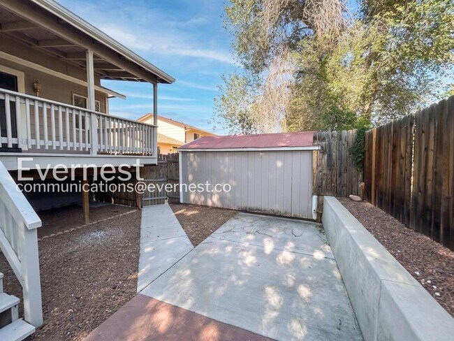 Building Photo - 4 Bed/2 Bath Home with Fenced Yard / Voucher Accepted / Available Now!