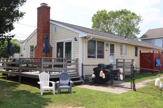 Building Photo - 14 Leeway Dr