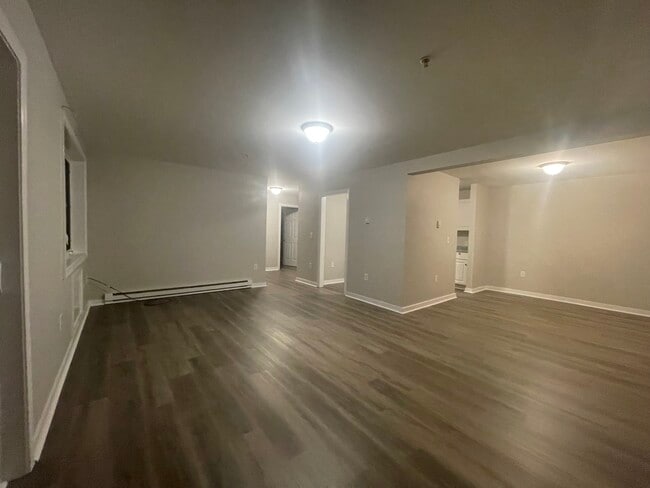 Building Photo - 85 Old Town Rd