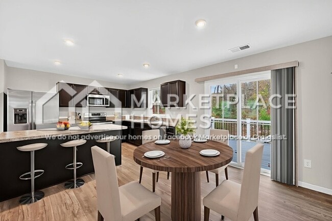 Building Photo - 807 Sun Vly Wy