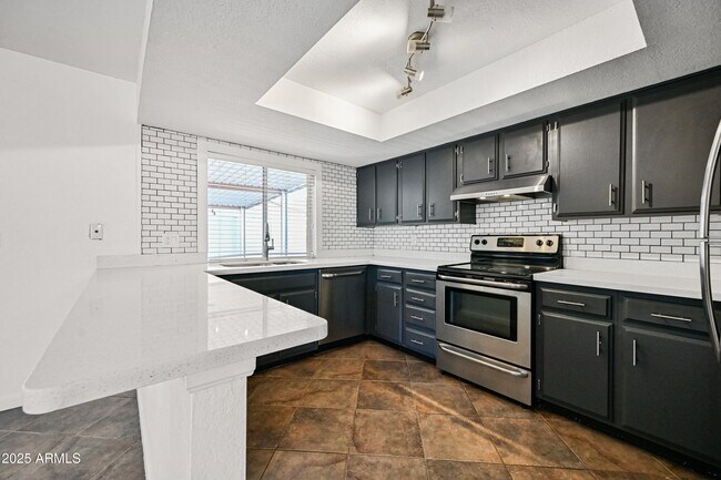 Building Photo - 5558 W Cortez St
