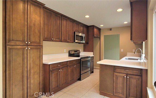 Building Photo - 25831 Chapel Hill Dr