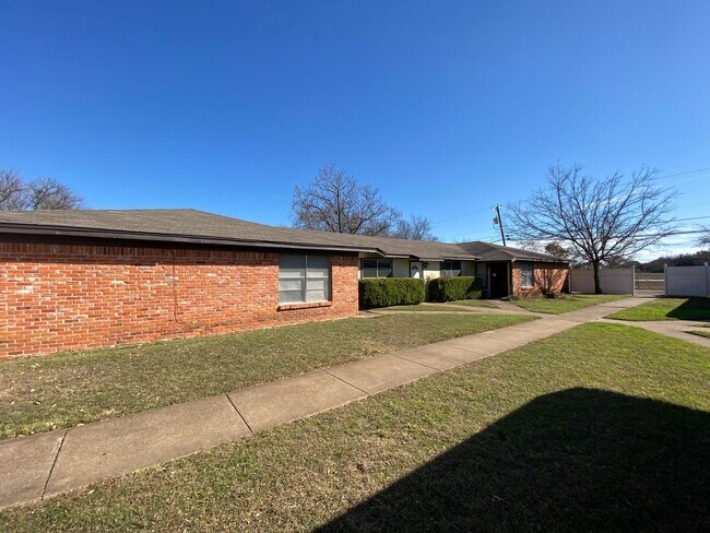 Building Photo - Sanger Avenue TriPlexes