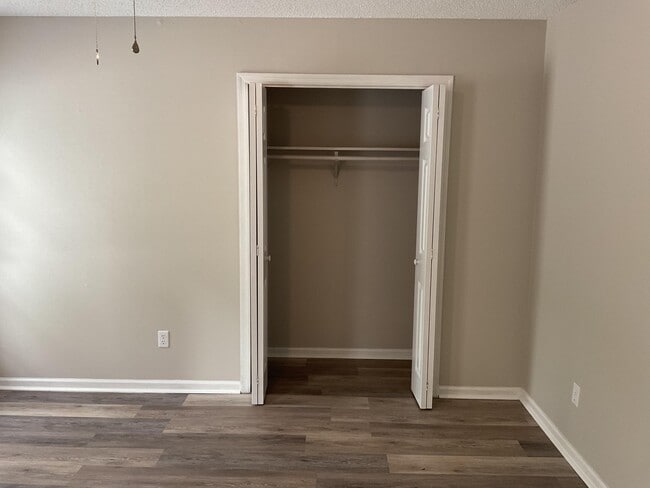 Building Photo - 1546 Hamilton Dr