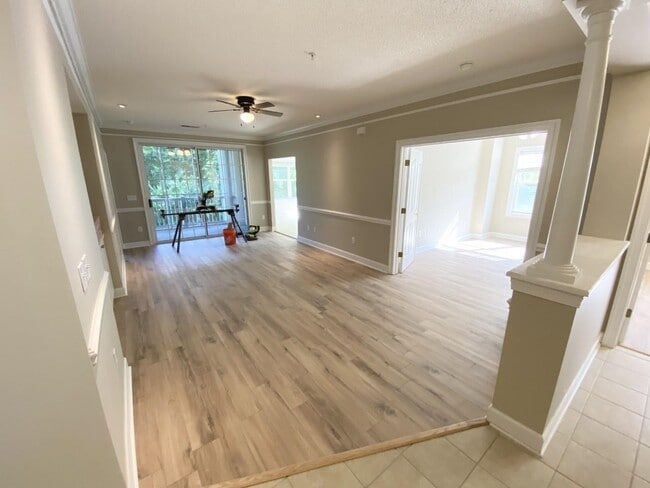 Building Photo - 5650 Barefoot Resort Bridge Rd