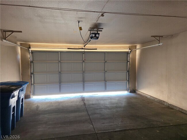 Building Photo - 1745 Mt Hood St