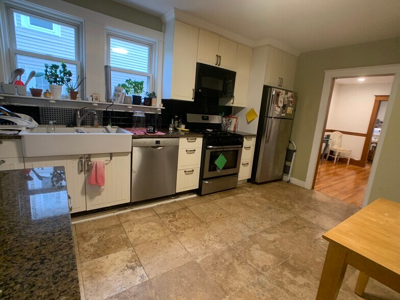 Building Photo - 120 Nonantum St