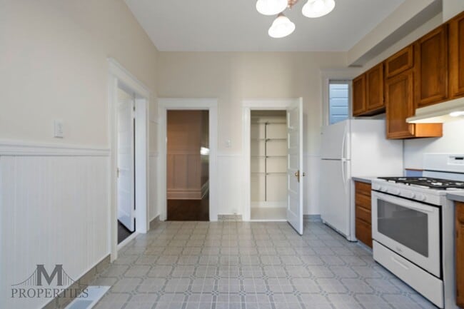 Building Photo - Updated Edwardian Style Noe Valley Flat - ...