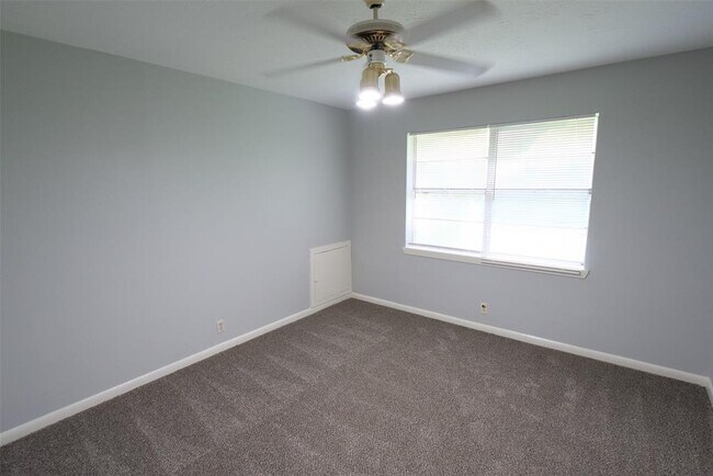 Building Photo - 6627 D S Bailey Ln