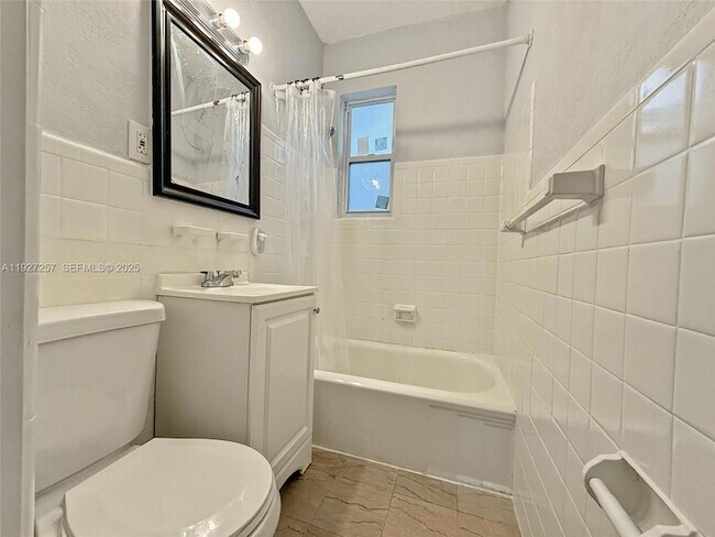 Building Photo - 315 W 28th St