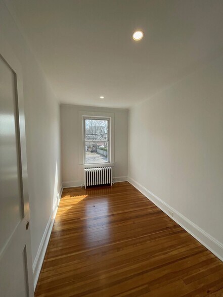 Building Photo - 510 Montauk Hwy