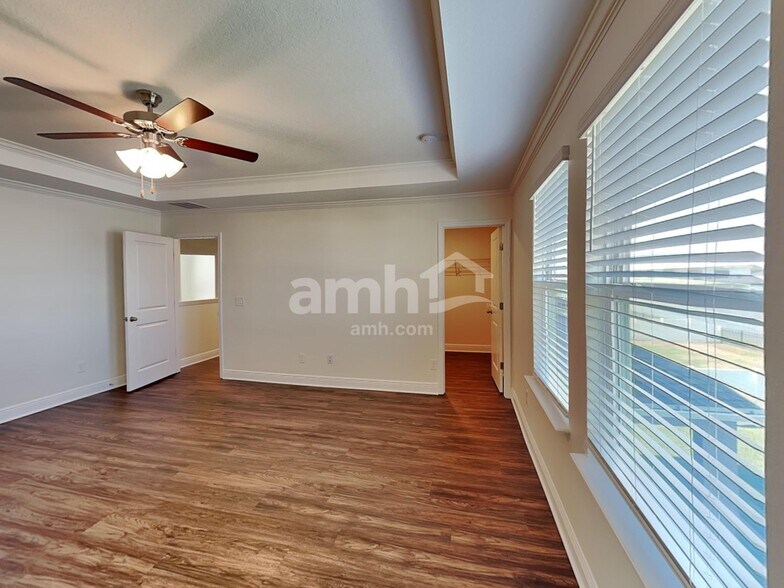 Building Photo - 1158 Sky Lks Dr