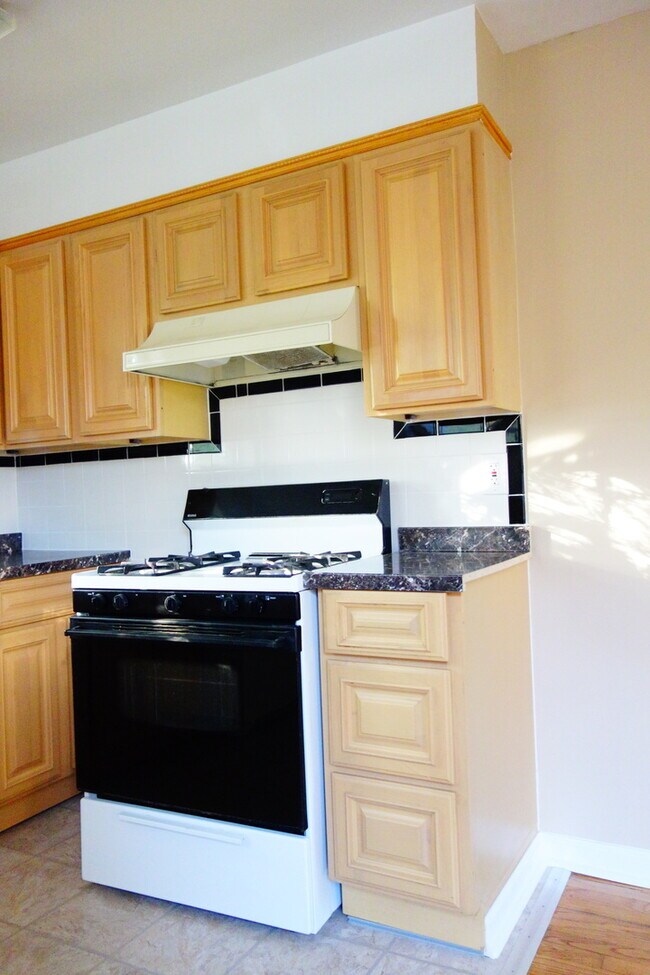 Building Photo - 8007 Garland Ave