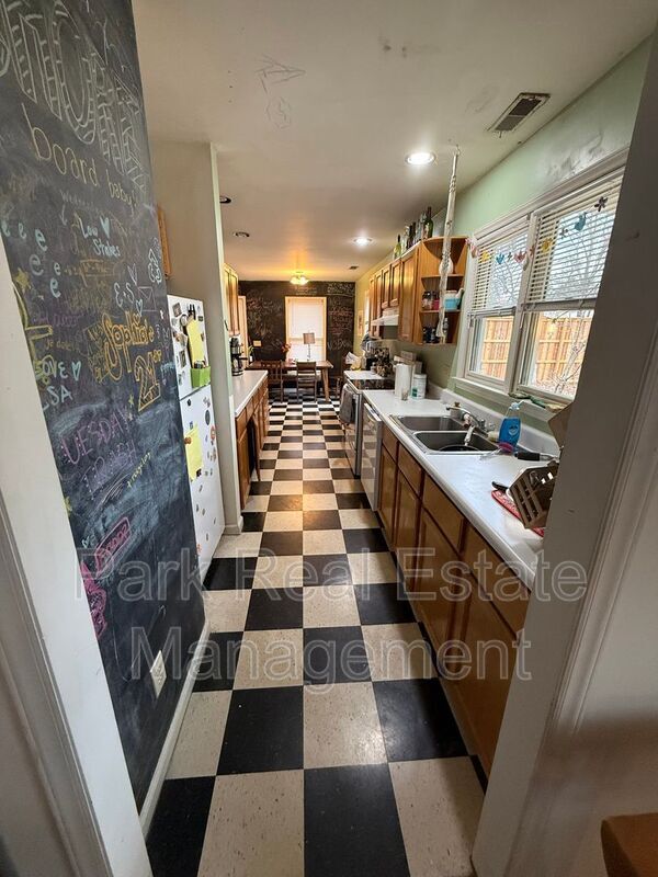 Building Photo - 505 N Greensboro St