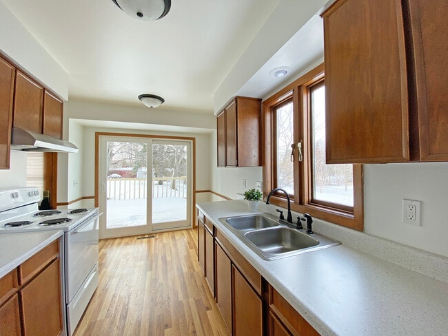 Building Photo - 722 Silver Lake Road NW