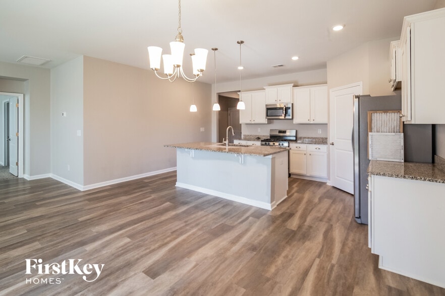 Building Photo - 590 Wayton Cir