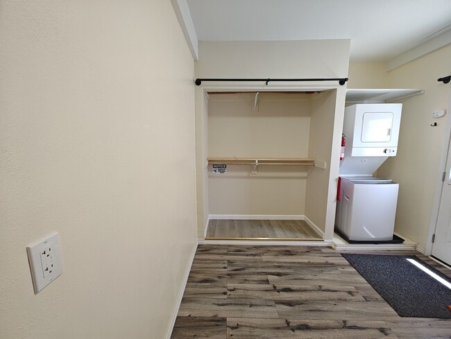 Building Photo - 655 Freesia Dr