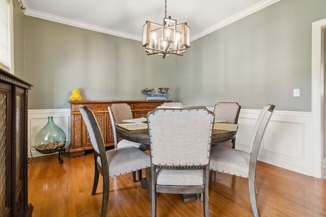 Building Photo - Effortless Charm in Over 3,000 Sq Ft of Li...